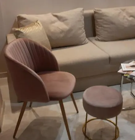 Apartment 77 νικη *