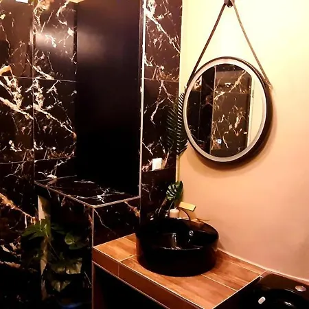 Apartment 77 νικη *